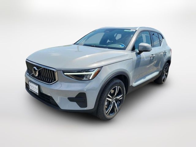 2025 Volvo XC40 Core Bright Theme