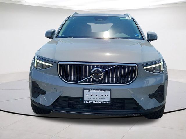 2025 Volvo XC40 Core Bright Theme
