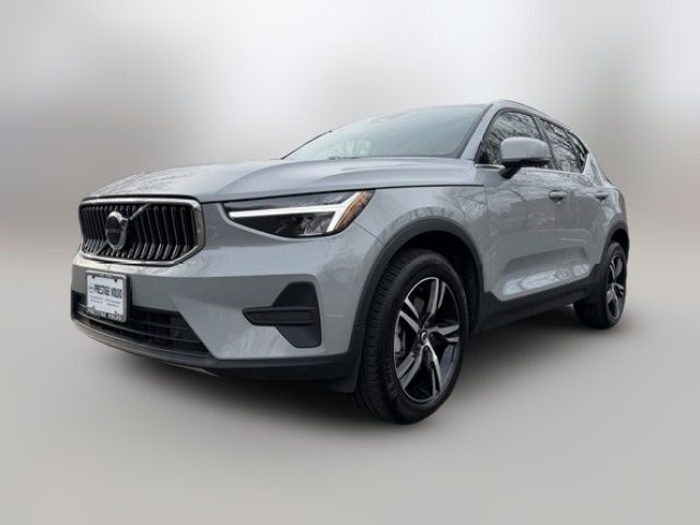 2025 Volvo XC40 Core Bright Theme