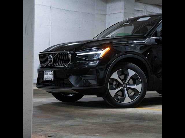 2025 Volvo XC40 Core Bright Theme
