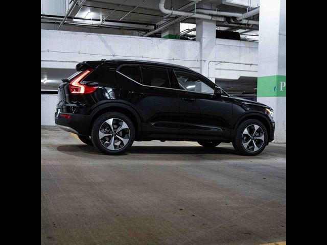 2025 Volvo XC40 Core Bright Theme