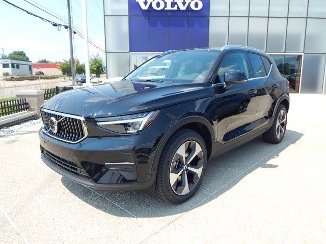 2025 Volvo XC40 Core Bright Theme