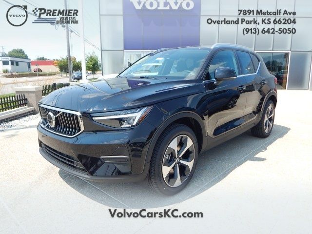 2025 Volvo XC40 Core Bright Theme