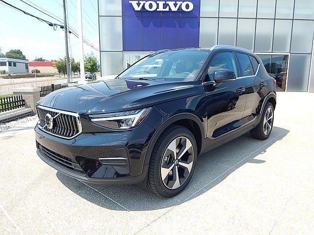 2025 Volvo XC40 Core Bright Theme