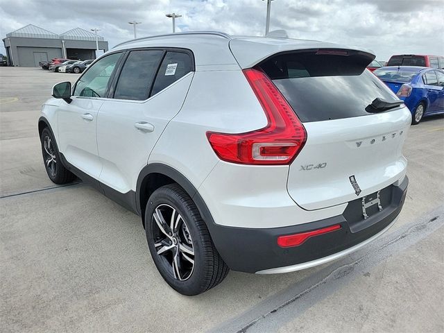 2025 Volvo XC40 Core Bright Theme