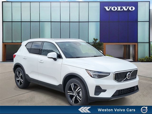 2025 Volvo XC40 Core Bright Theme