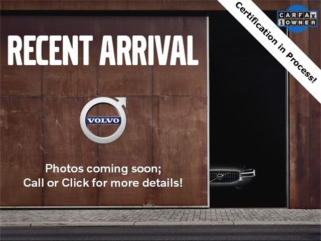 2025 Volvo XC40 Core Bright Theme