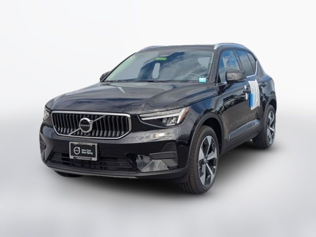 2025 Volvo XC40 Core Bright Theme