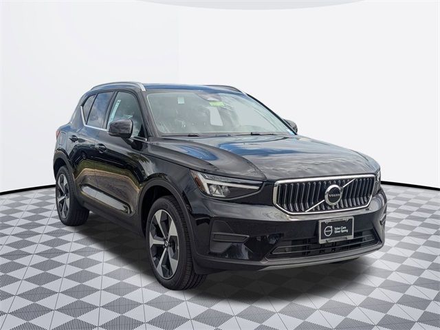 2025 Volvo XC40 Core Bright Theme