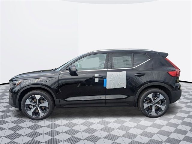 2025 Volvo XC40 Core Bright Theme