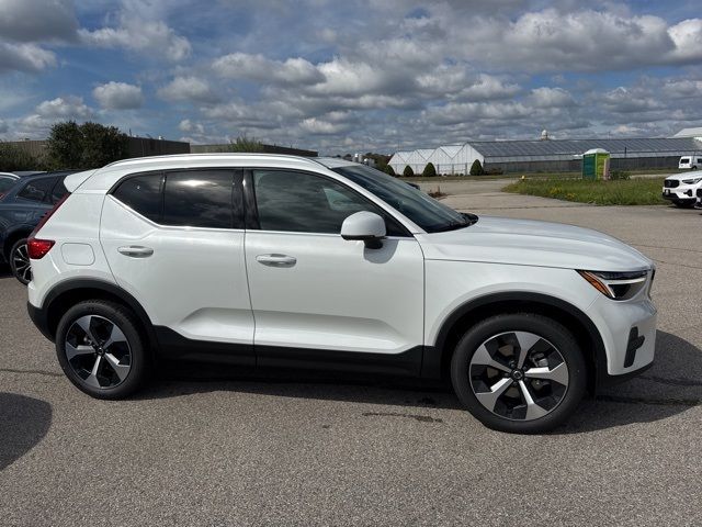 2025 Volvo XC40 Core Bright Theme