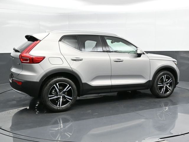 2025 Volvo XC40 Core Bright Theme