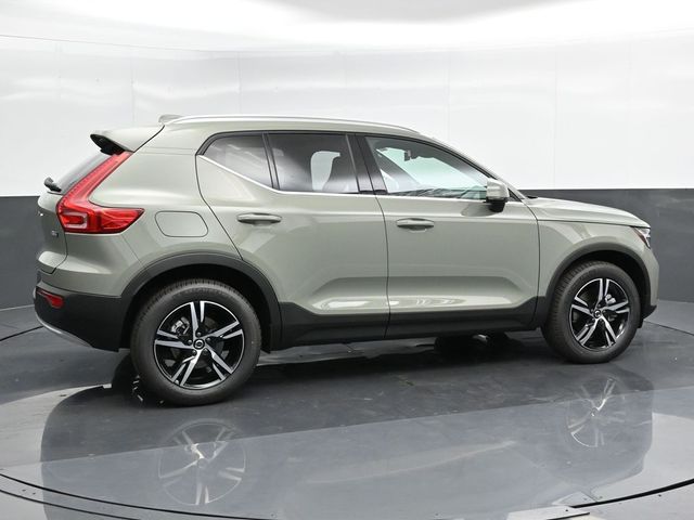 2025 Volvo XC40 Core Bright Theme