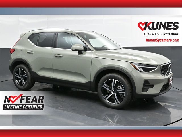 2025 Volvo XC40 Core Bright Theme