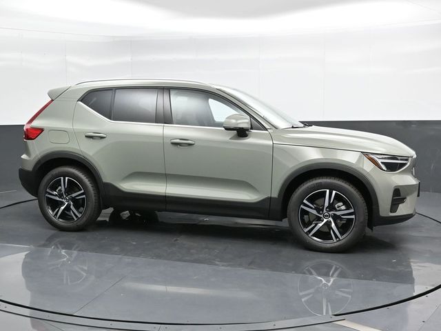 2025 Volvo XC40 Core Bright Theme