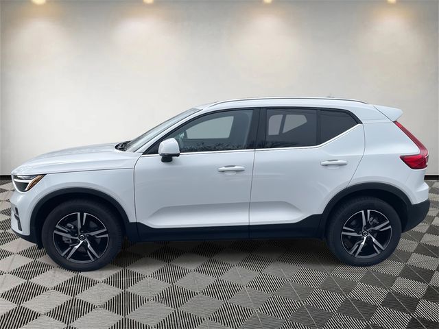 2025 Volvo XC40 Core Bright Theme