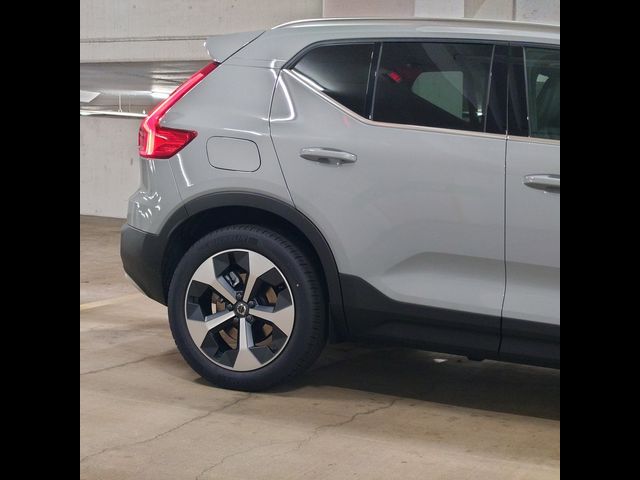 2025 Volvo XC40 Core Bright Theme