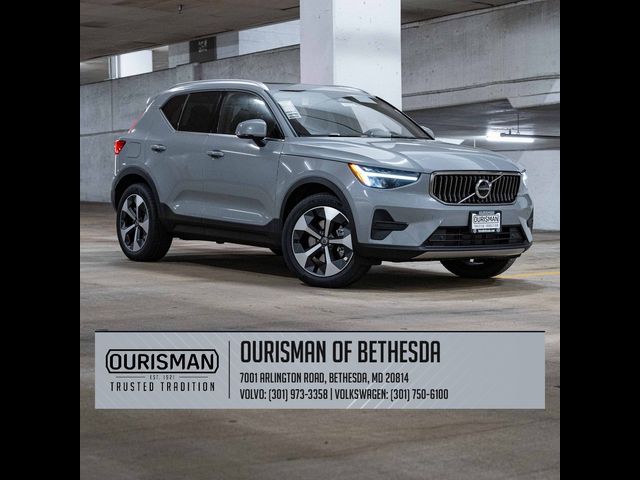 2025 Volvo XC40 Core Bright Theme