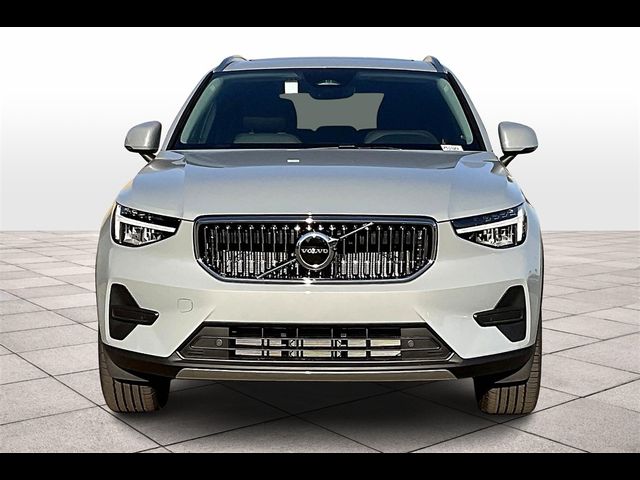 2025 Volvo XC40 Core Bright Theme