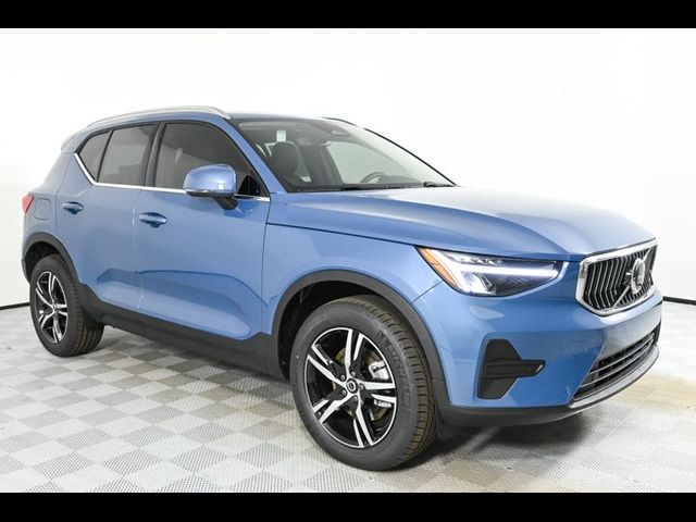 2025 Volvo XC40 Core Bright Theme