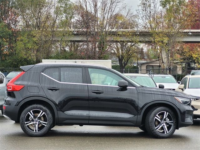 2025 Volvo XC40 Core Bright Theme