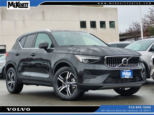 2025 Volvo XC40 Core Bright Theme