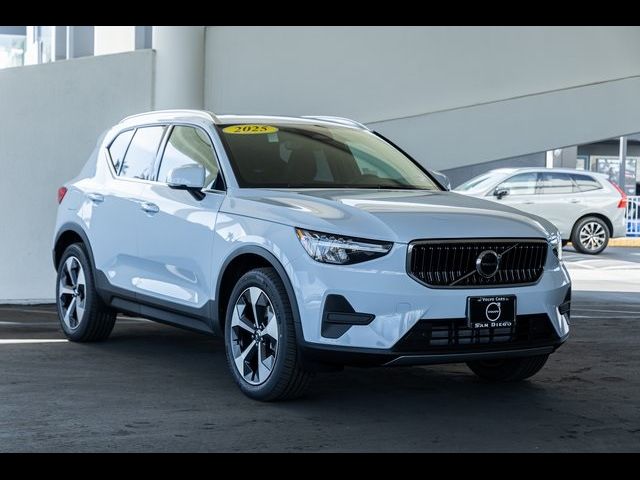 2025 Volvo XC40 Core Bright Theme