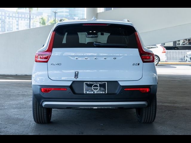 2025 Volvo XC40 Core Bright Theme