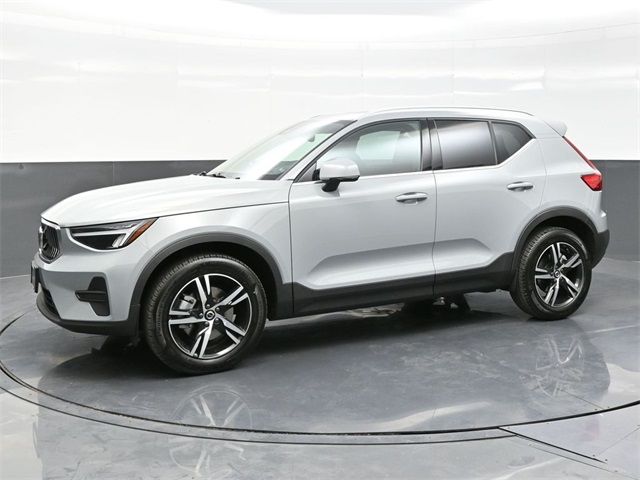 2025 Volvo XC40 Core Bright Theme