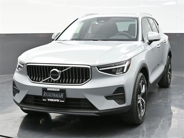 2025 Volvo XC40 Core Bright Theme