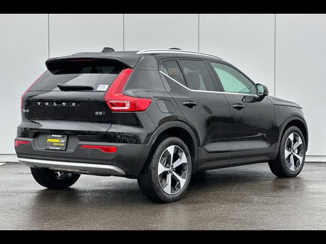 2025 Volvo XC40 Core Bright Theme