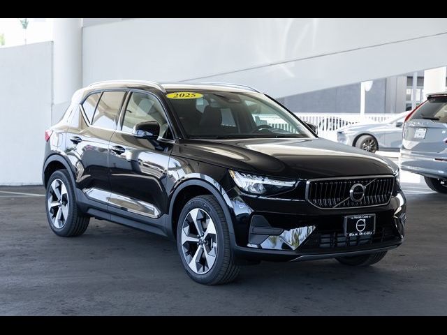 2025 Volvo XC40 Core Bright Theme