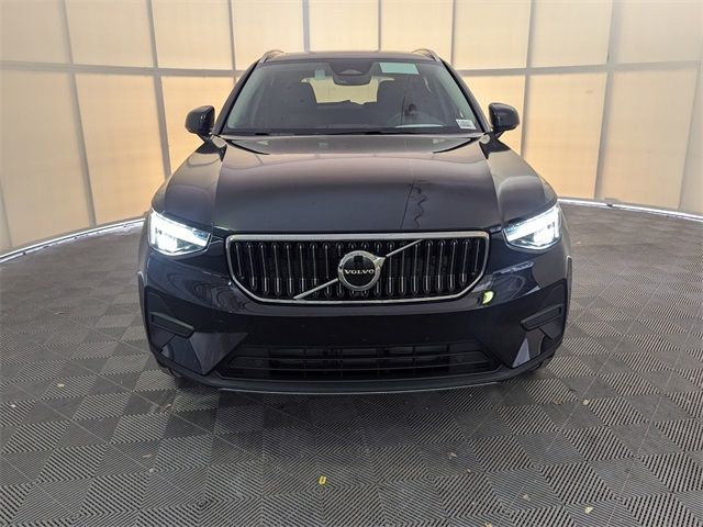 2025 Volvo XC40 Core Bright Theme