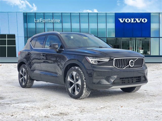 2025 Volvo XC40 Core Bright Theme