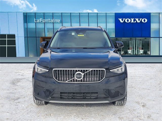 2025 Volvo XC40 Core Bright Theme