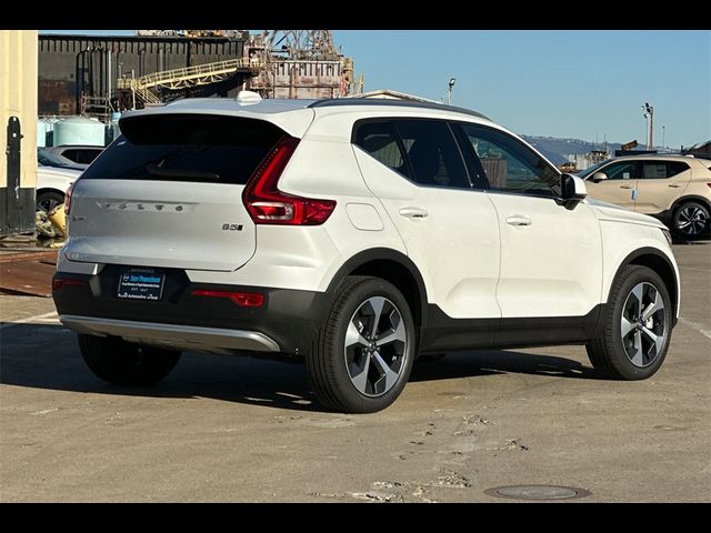 2025 Volvo XC40 Core Bright Theme