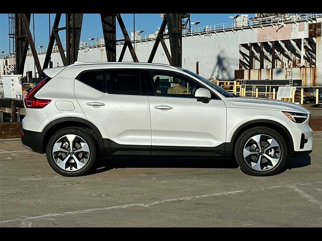 2025 Volvo XC40 Core Bright Theme