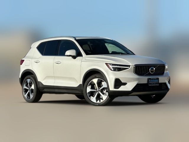 2025 Volvo XC40 Core Bright Theme