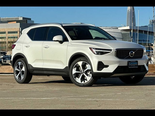 2025 Volvo XC40 Core Bright Theme