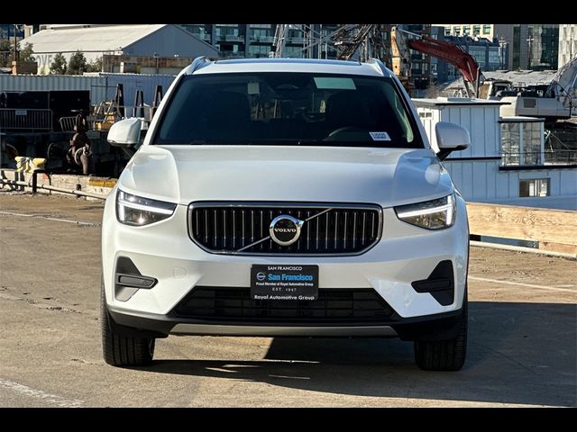 2025 Volvo XC40 Core Bright Theme