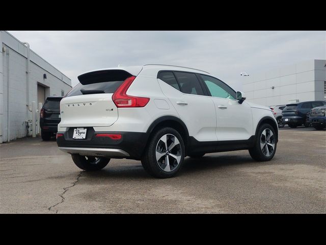 2025 Volvo XC40 Core Bright Theme