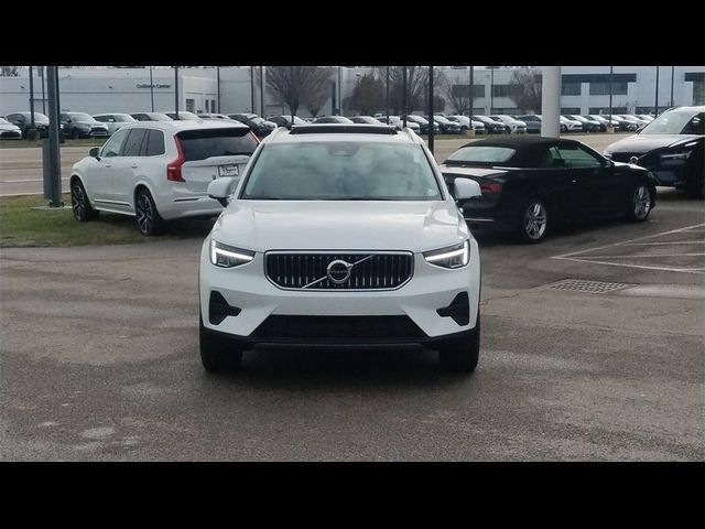 2025 Volvo XC40 Core Bright Theme