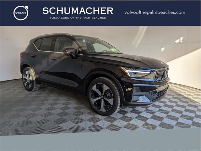 2025 Volvo XC40 Core Bright Theme