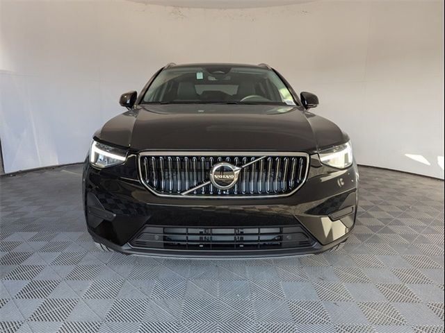 2025 Volvo XC40 Core Bright Theme