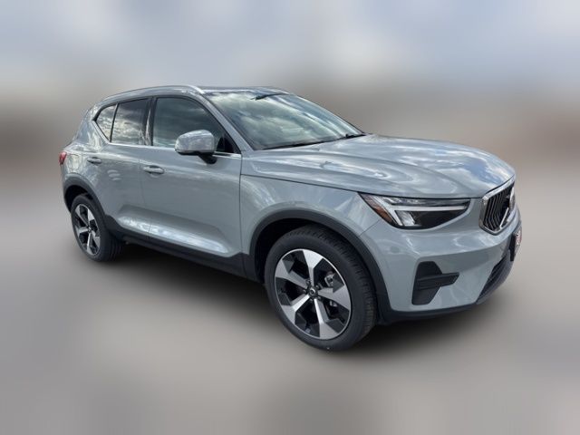 2025 Volvo XC40 Core Bright Theme