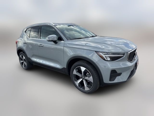 2025 Volvo XC40 Core Bright Theme