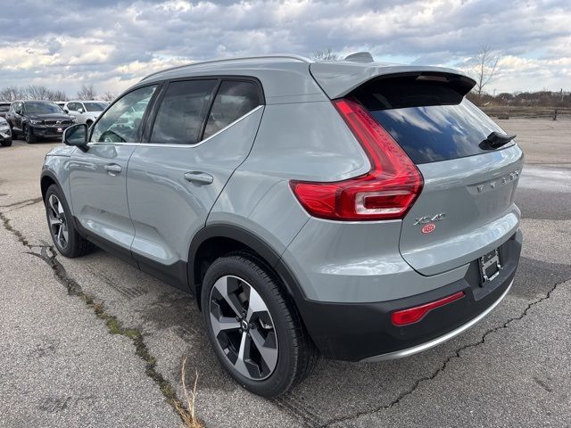 2025 Volvo XC40 Core Bright Theme