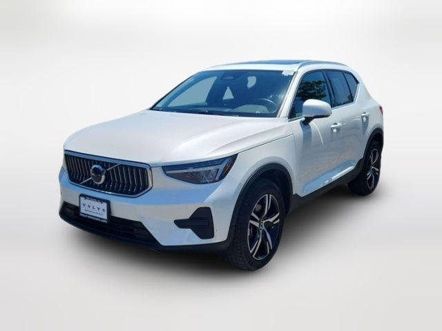 2025 Volvo XC40 Core Bright Theme