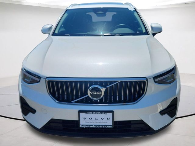 2025 Volvo XC40 Core Bright Theme