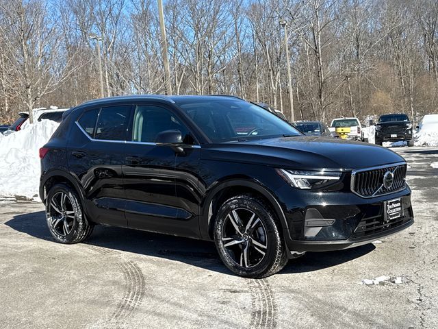 2025 Volvo XC40 Core Bright Theme